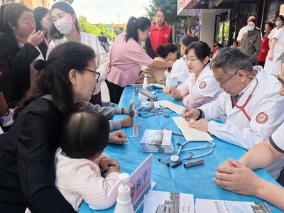 科技為民 健康同行——榆林市科協(xié)全國科普月院士進(jìn)社區(qū)義診活動側(cè)記